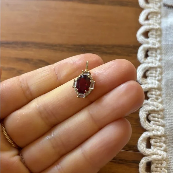 Solid gold garnet pendant - Picture 3 of 5